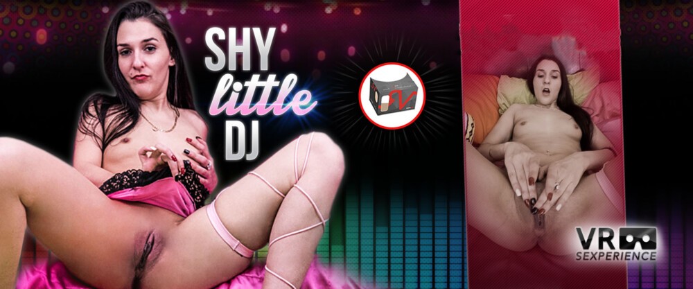 Alyssa Lauren in Shy DJ Solo VR Sensation