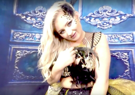 Cayla Lyons Sizzling Solo in Stunning 4K - Image 1