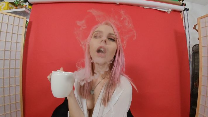 Chloe Toy - Vaping - Image 2