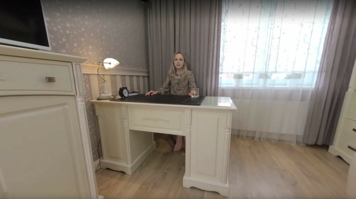 Super Flexy Girl: Stunning Solo in 4K - Image 1