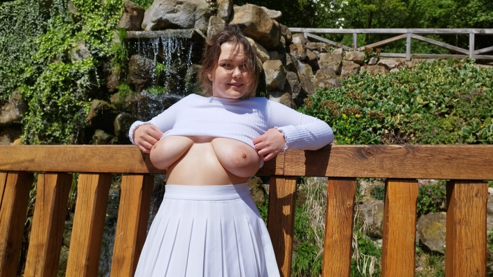 PEACHY ALICE VR PART ONE – BEHIND THE SCENES MASSIVE TITS PAWG COLOSSAL COCK THREESOME - Image 10