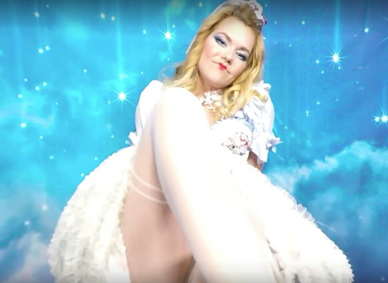 Izzy Delphine Solo Tease in Stunning 4K - Image 2