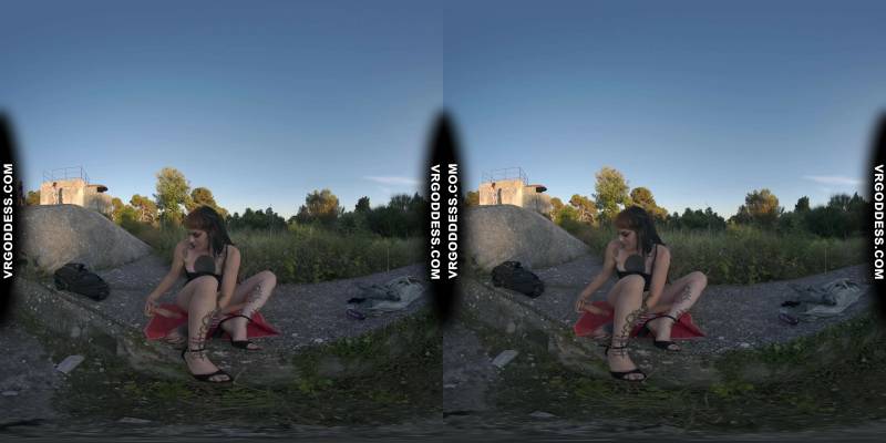 Risky Public Masturbating Hot Girl Brille Gets Caught By Tourists Gets Finished At Home - Image 4