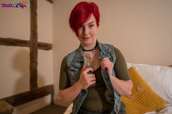 Olivia Kinks in Steamy Sharing VR Fantasy - Image 2