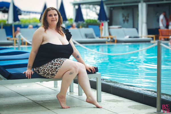 Laci Foxx Sizzles in Hot Solo Erotic Scene - Image 7