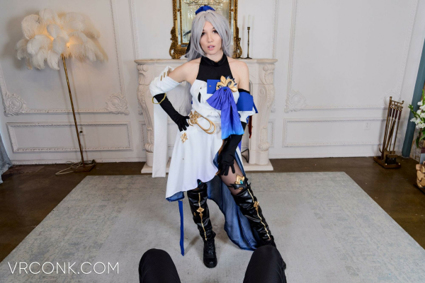Maya Woulfe in Bronya Cosplay VR Thrill - Image 1