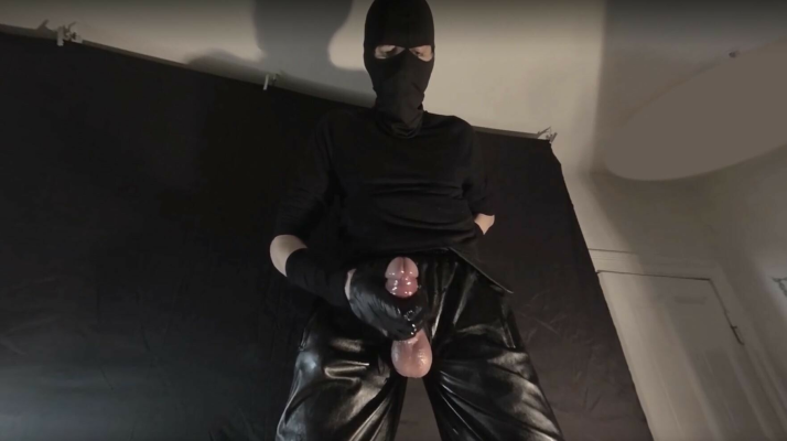 Private Sex Video # 2: Kinky Babe Gets A Facial - Image 10