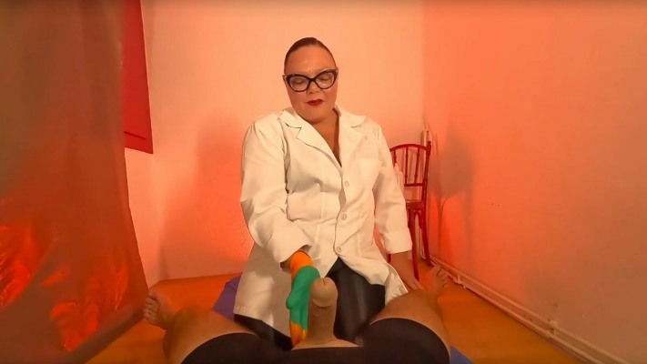 Mistress April in Intense Hospital Fantasy VR - Image 4