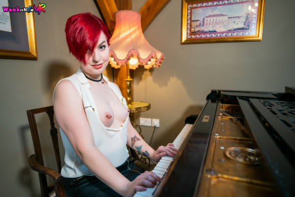 Pervy Pianist: Olivia Kinks in Seductive VR - Image 5