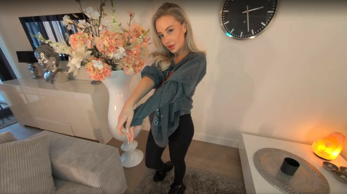 Aubrey Kalis Debut: Stunning VR Solo Tease - Image 2